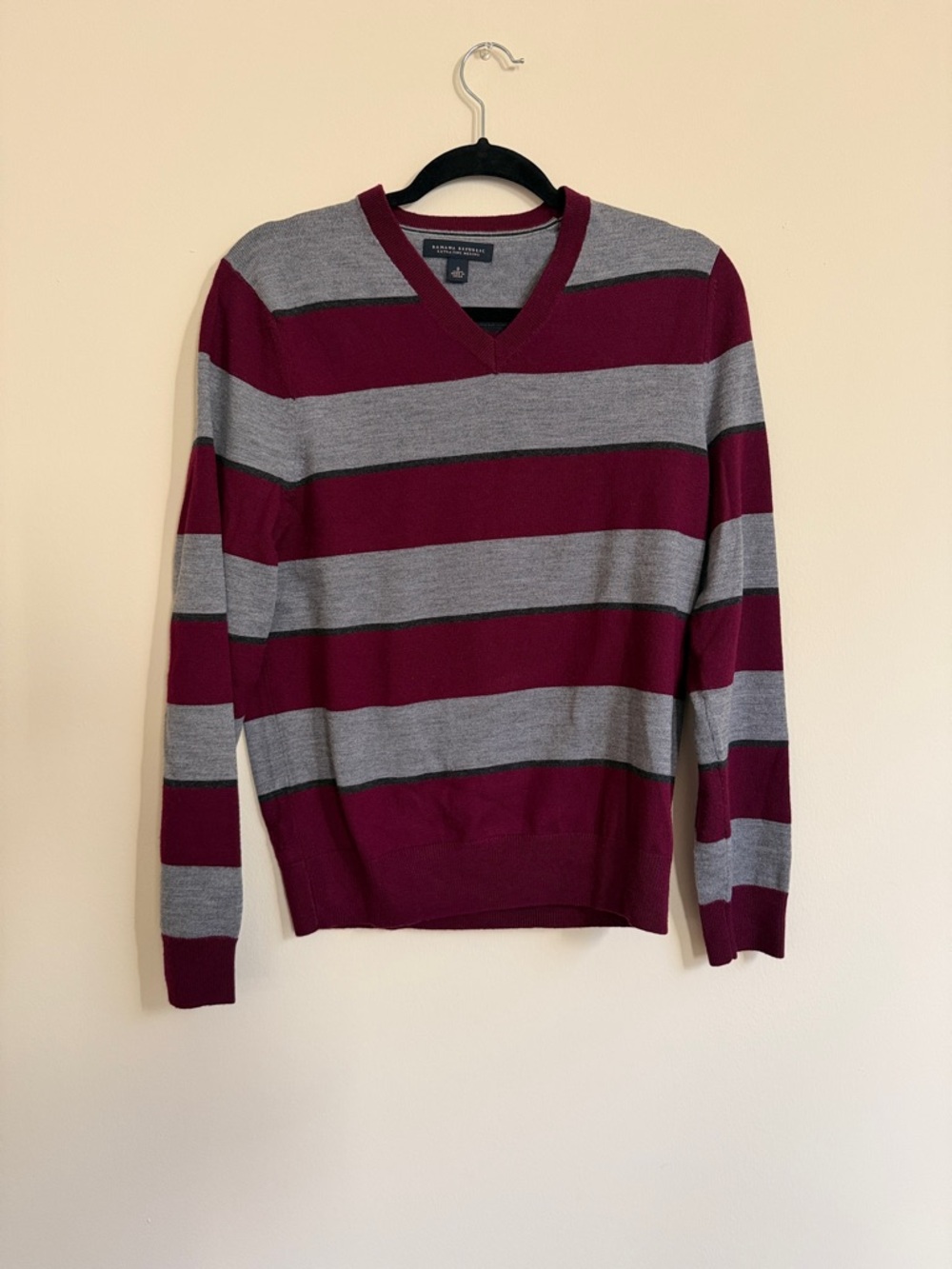 Banana Republic Men's V-Neck Sweater in Gray and Burgundy Stripes